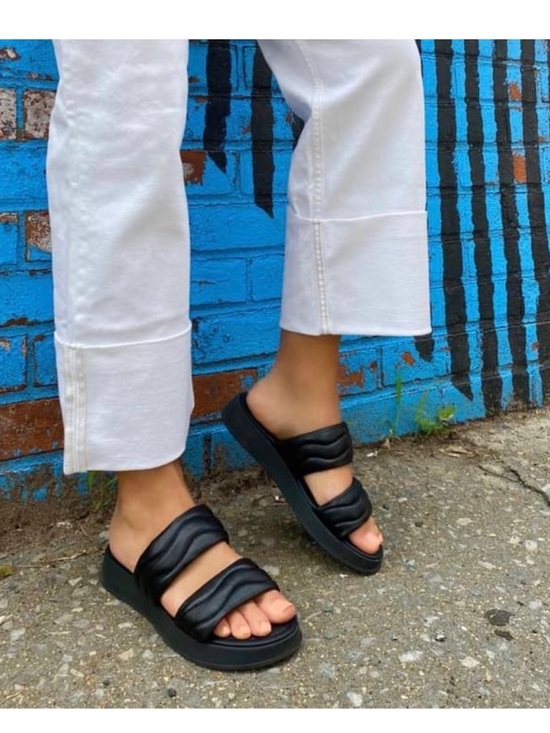 Vince Camuto Shoes - NWT Vince Camuto Sondrie Sandal in Black Napa - Size 7 - In box